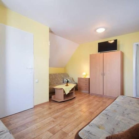 Apartamento Żółty domek Dźwirzyno Exterior foto